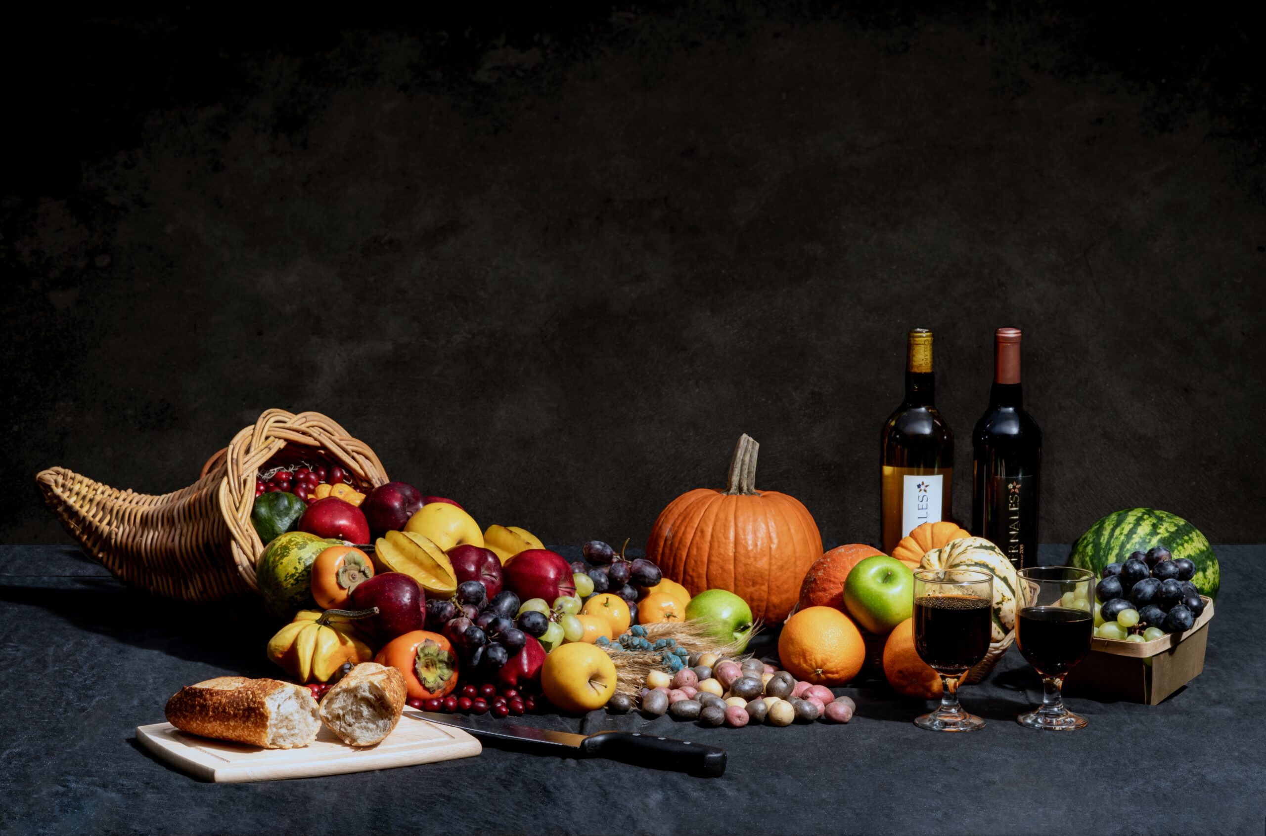 Buffet. Wijn. Fruit. Brood. Kalkoen.
Vulling.
Cranberry saus.
Thanksgiving-recepten.
Pompoenpompoen.
Saus.
Thanksgiving kanten.
Pompoentaart.