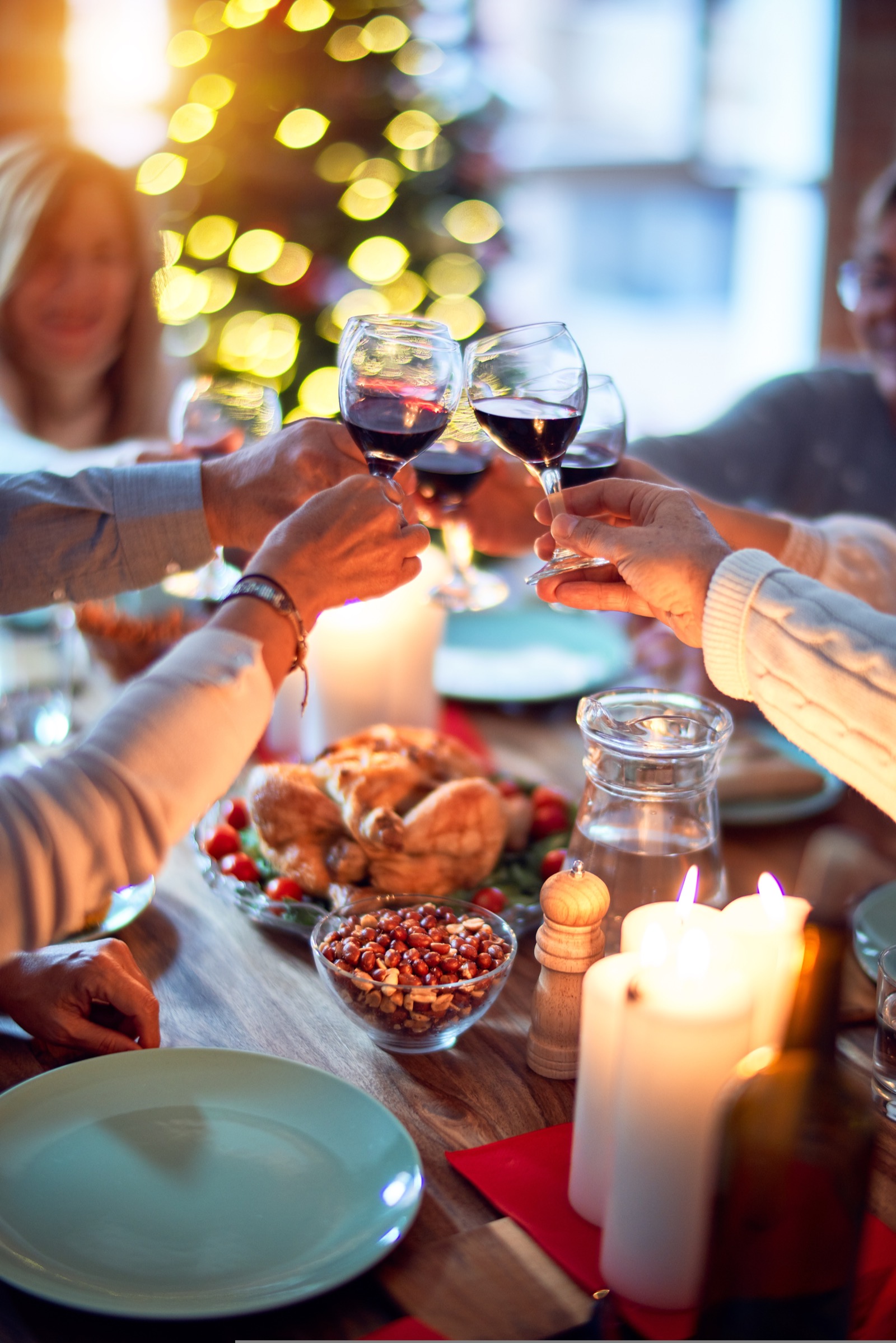 Wijn. Kerstboom. Aperitief, kaarsen, sfeer. gezellig.  2022