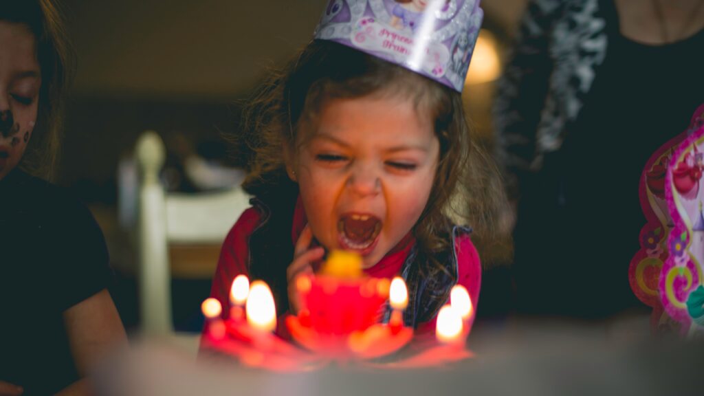 Verjaardagsfeest kind meisje gezin familie