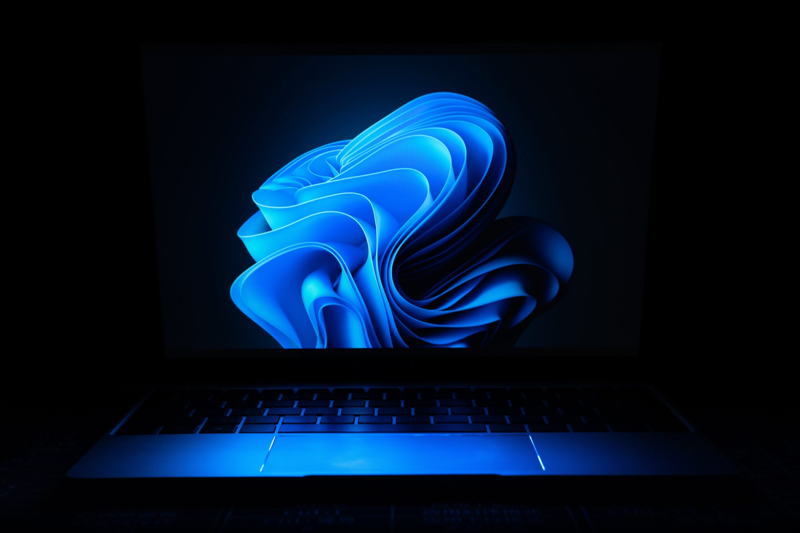 De Windows 11-update 23H2 introduceert nieuwe functies, inclusief Copilot, en brengt AI naar Paint, Photos, Outlook en Clipchamp